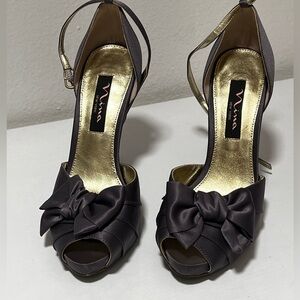 MIA Grey 3” Satin heels. Size 6.5. Worn once.